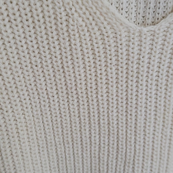 Oversize knit with lace bottom details - Picture 4 of 6